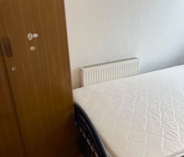 Studio Flat, Coburg Crescent, SW2 - Photo 4