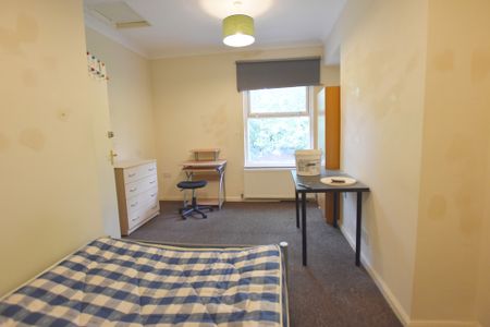 2 Bedroom Mid Terraced House - Photo 3