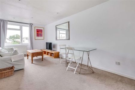 LONG LET - A one bedroom apartment in the heart of Barnes village, close to the river and Barnes Bridge station - Photo 5