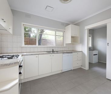 8 Windsor Ave, McKinnon VIC 3204 - House For Rent | Domain - Photo 1