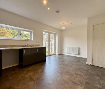 3 bedroom semi-detached house to rent - Photo 5
