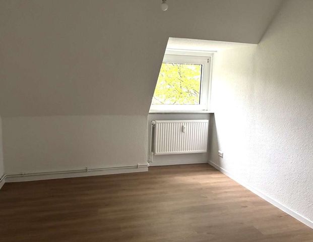 Kleine 2 Zimmer Dachgeschosswohnung in Bünde-Mitte ! - Foto 1