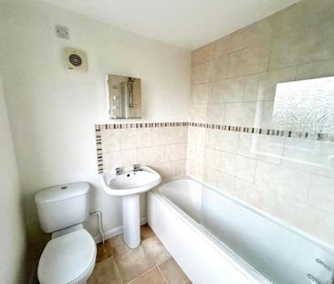 2 bedroom end of terrace house to rent - Photo 2