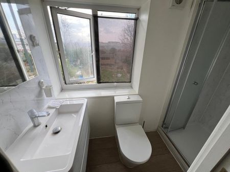 Room in a Shared House, North Circular Road, NW10 - Photo 5