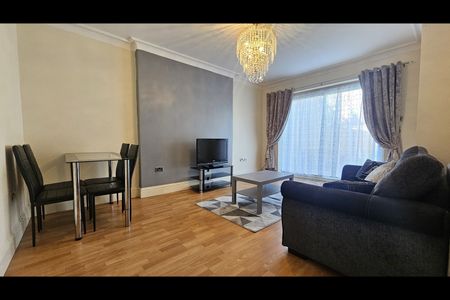 4 Bed Semi-Detached House, Bowes Road, W3 - Photo 2