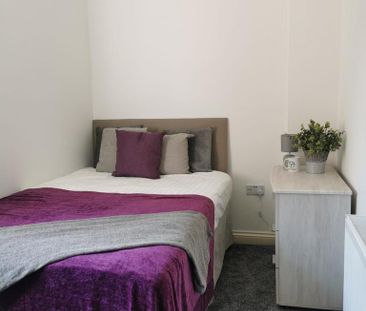 1 bedroom in a house share to rent - Photo 2