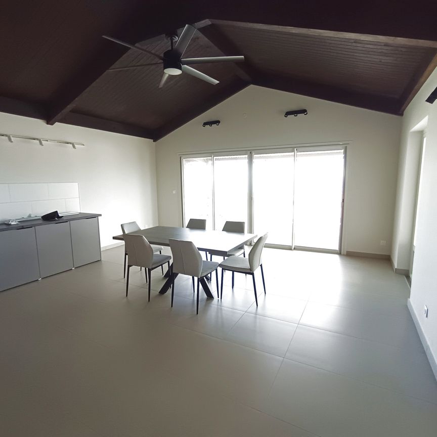 Location Appartement 5 pièces 160m² ST PAUL 97422 - Photo 1