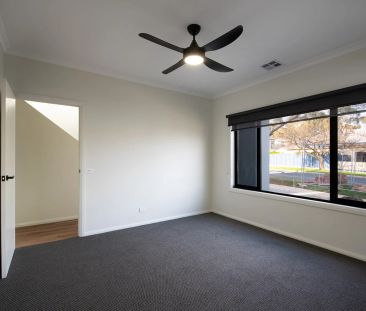 Stylish and Modern Family Home in Kennington - Photo 2