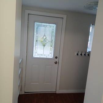 Oshawa bunglow unit for rent - Photo 1