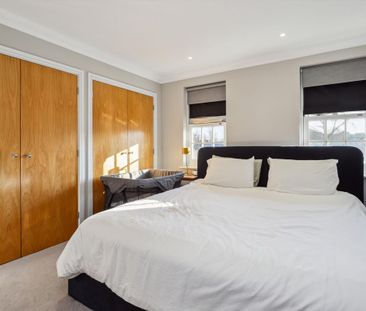 A spacious two bedroom/two bathroom, lift serviced, second floor ap... - Photo 3