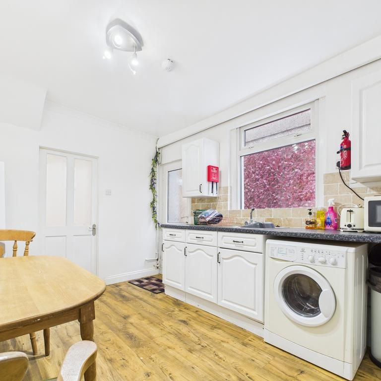 1 bedroom ground floor flat to rent - Photo 1