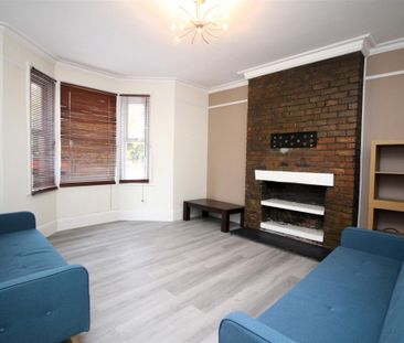 2 bedroom Flat to rent in Mayfair Road, Jesmond, Newcastle Upon Tyne - Photo 1