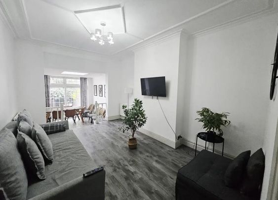 3 bedroom semi-detached house to rent - Photo 1