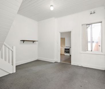 Stylishly refurbished historic terrace house in a sought-after loca... - Photo 6