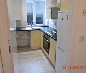 1 Bed Flat, Park Street, LU1 - Photo 2