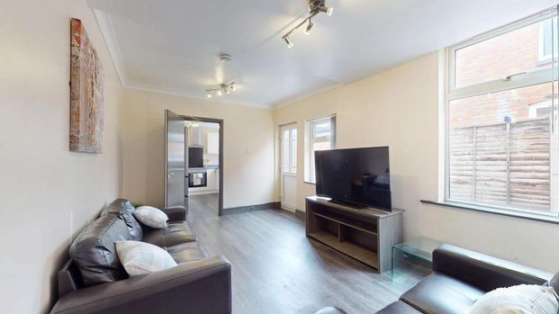 6 bedroom house to rent - Photo 1