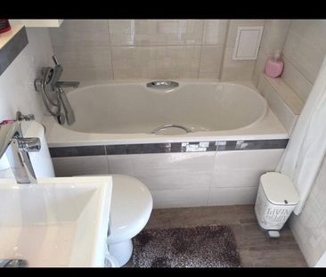 Duża, ładna kawalerka z balkonem - Zdjęcie 1