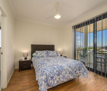 TOP LEVEL UNIT IN CENTRAL GLADSTONE - Photo 2