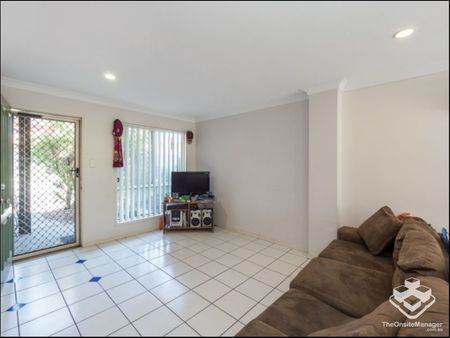 townhouse in quiet complex - Photo 3