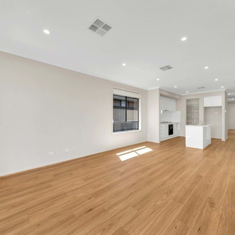 Modern, Spacious Three Bedroom Home! - Photo 1