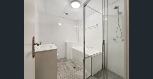 3 Mins walking from Hurstville Station - Photo 1