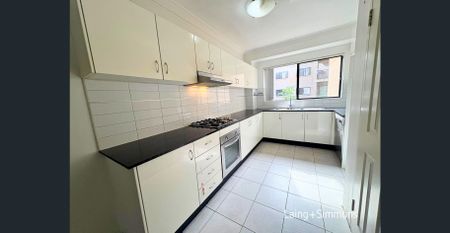 Conveniently located two bedroom apartment - Photo 3