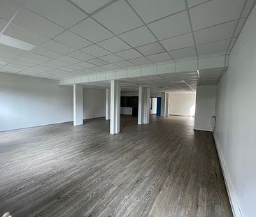 Location local commercial 2 pièces, 125.00m², Bourg-en-Bresse - Photo 1