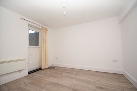 1 bed apartment to rent in Trafalgar Square, Scarborough, YO12 - Photo 4