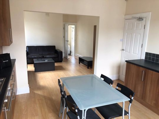1 Bed Flat, Machon Bank, S7 - Photo 1