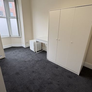 Spacious Four-Bedroom Student House with Generous Garden & Excellent Transport Links - Now Open To Groups Of 3 - Photo 1