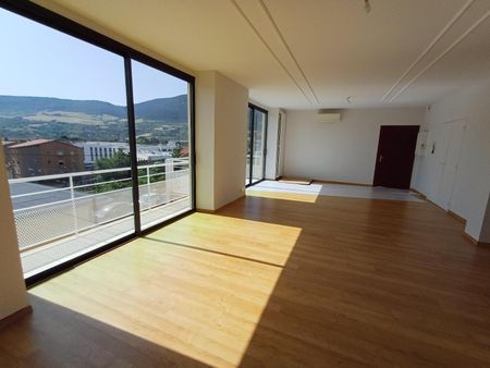 Location Appartement 4 pièces 113m² MILLAU 12100 - Photo 3