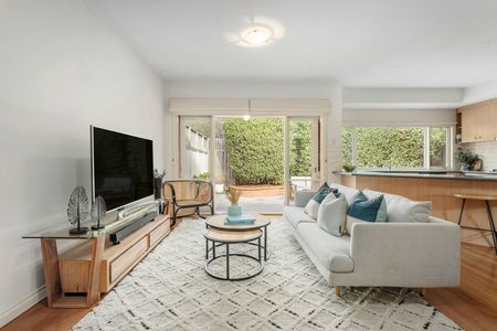 HIDDEN GEM IN GREAT LOCATION - Photo 2