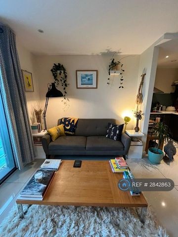 1 bedroom flat to rent - Photo 2