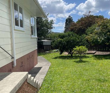 Charming 3-Bedroom Tidy & Sunny Home - Photo 3