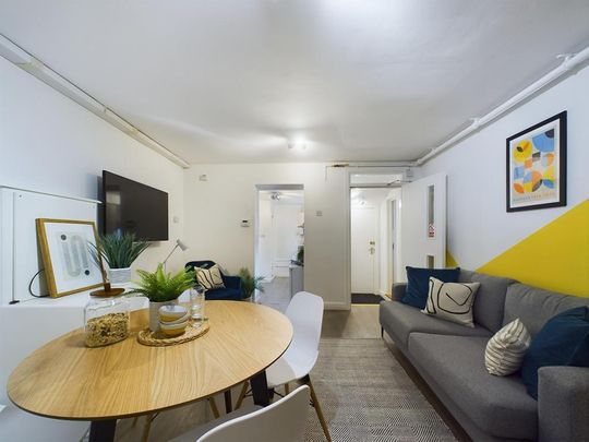 1 bedroom in a house share to rent - Photo 1