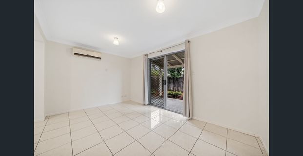 Modern Townhouse in a Quiet, Convenient Marsden Location - Photo 1