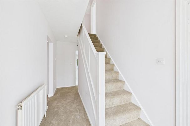 3 bedroom detached bungalow to rent - Photo 1