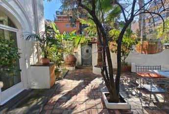 Villa-Parioli: Beautiful independent house with large private garden and terraces. Spacious living, formal dining, study-music room, sun room, 5 bedrooms, 4 bathrooms, parking. rif 163