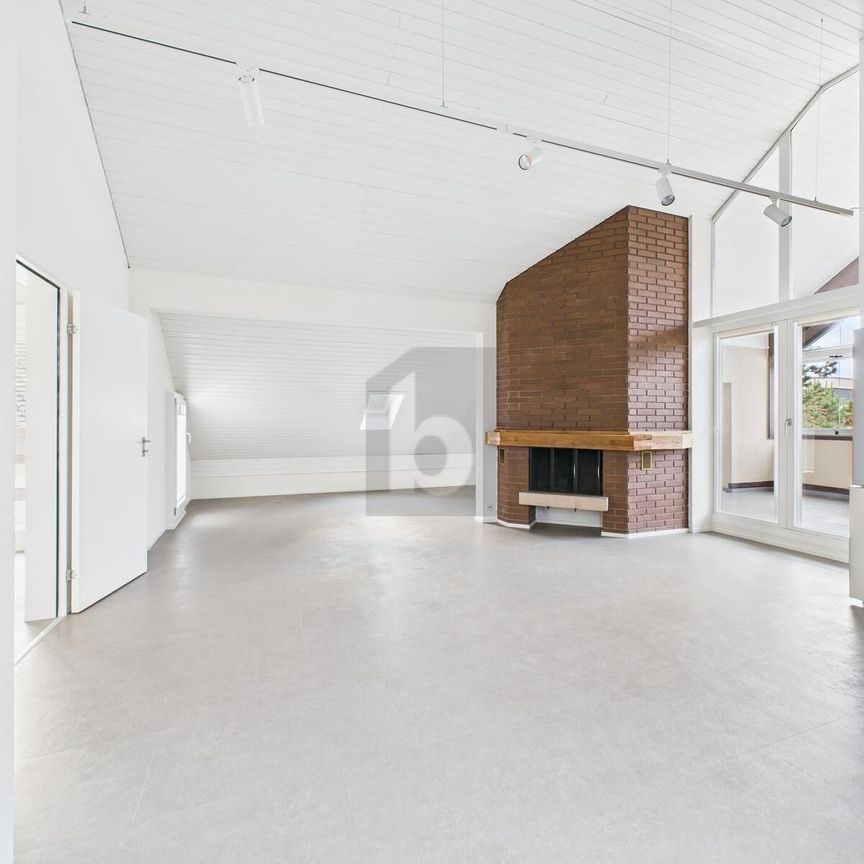 LIGHT-FLOODED, SUNNY, COZY - Photo 1