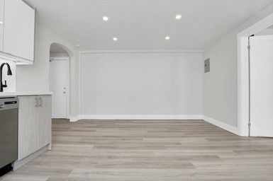 For Lease - 697 Eglinton Avenue Unit# 404, Toronto, Ontario - Photo 1