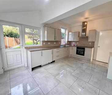 4 bedroom semi-detached house to rent - Photo 6