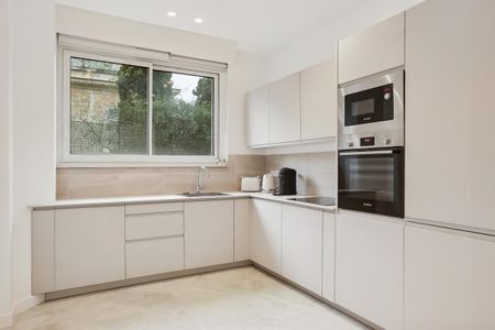 Location Appartement 6 pièces Meublé 212m² PARIS 16ème - Photo 5