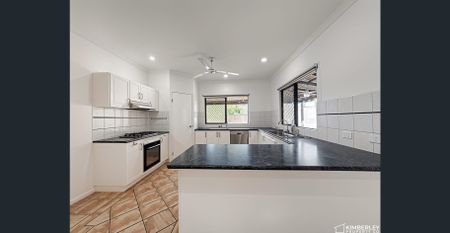 Homely Beauty in Roebuck Estate - Huge Shed! - Photo 2