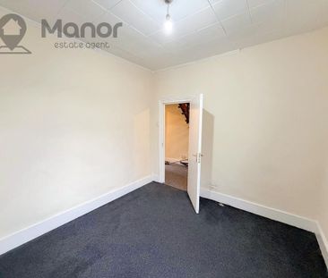 3 bedroom flat to rent - Photo 2