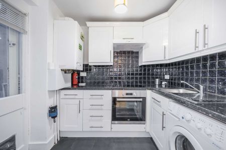 Price £2,100 pcm - Available 01/11/2025 - Unfurnished - Photo 3