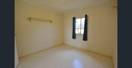 3 Bedroom Cottage - Photo 3