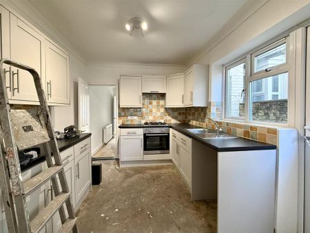 3 bedroom terraced house to rent - Photo 2