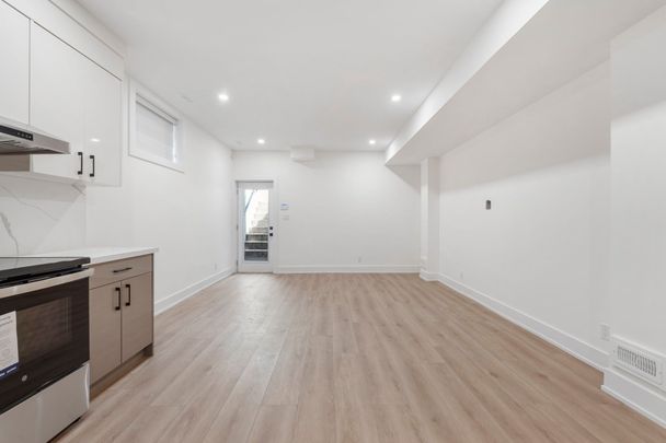 For Lease - 5B Pine Avenue, Mississauga, Ontario - Photo 1