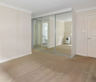 Modern 3 Bedroom Apartment in Secure Complex – Close to CBD - Photo 1