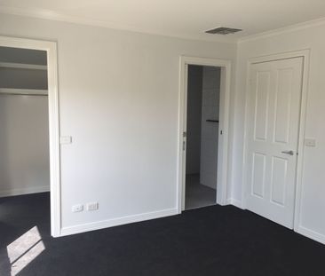 THREE BEDROOM HOME WITH DUCTED HEATING AND EVAPORATIVE COOLING! - Photo 2